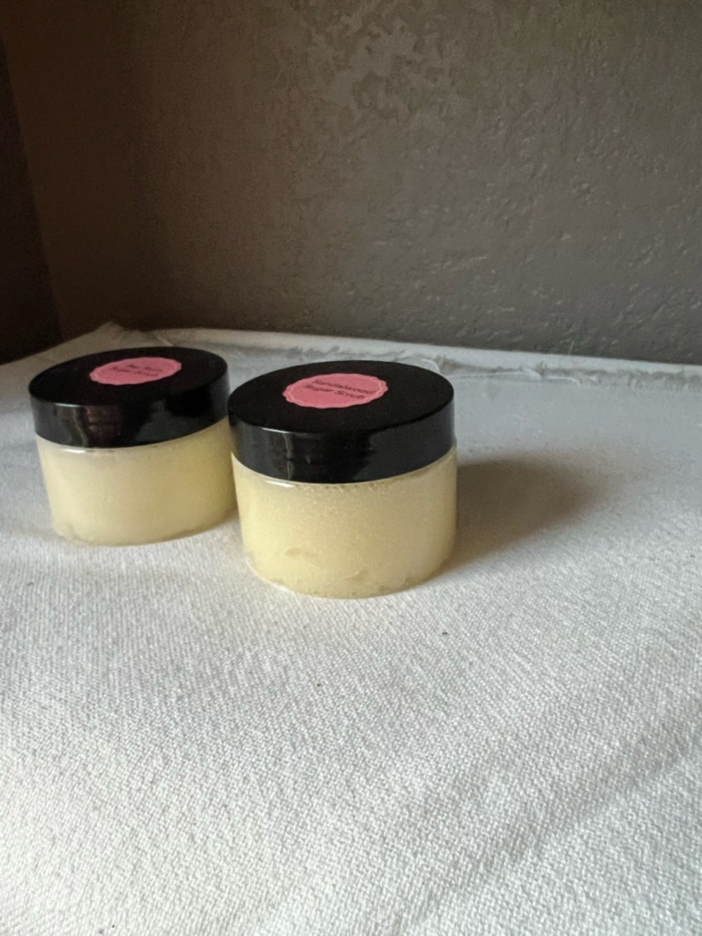 Sandalwood & Bay Rum Sugar Scrub - Gentle Exfoliating Body Scrub (Yellow) - Picture 7 of 9